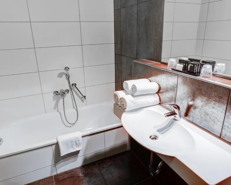 Dreibettzimmer Badezimmer