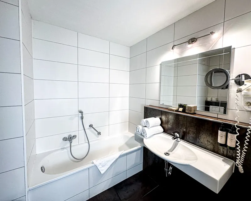 Standard Zimmer Badezimmer