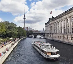 Fotolia_Berlin Spree Schiff