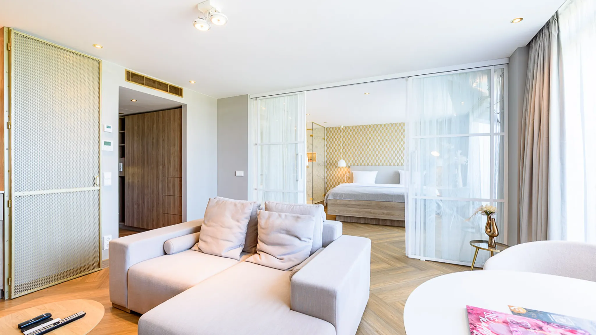 JuniorSuite Topaz