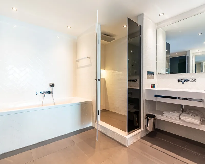 bathroom suite orange