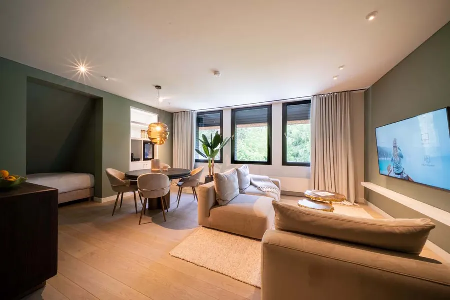 Green Emerald Suite