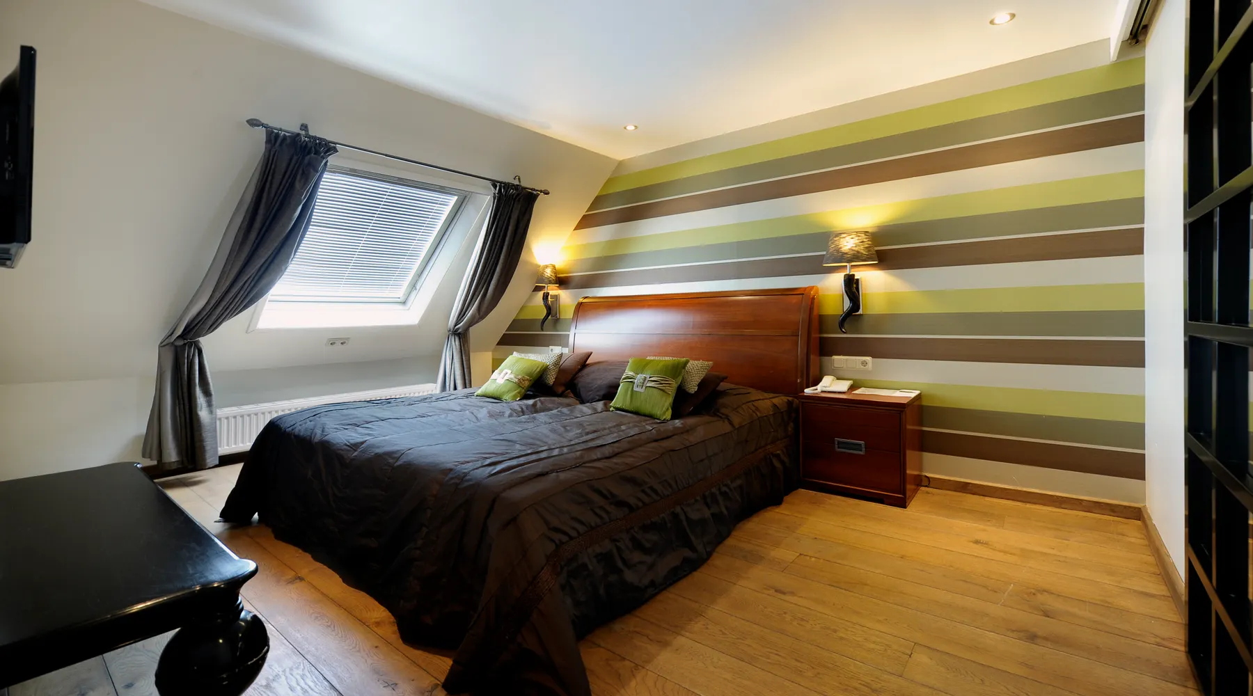 Executive suite bed