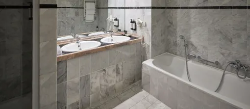 Badezimmer Komfort Dreibettzimmer