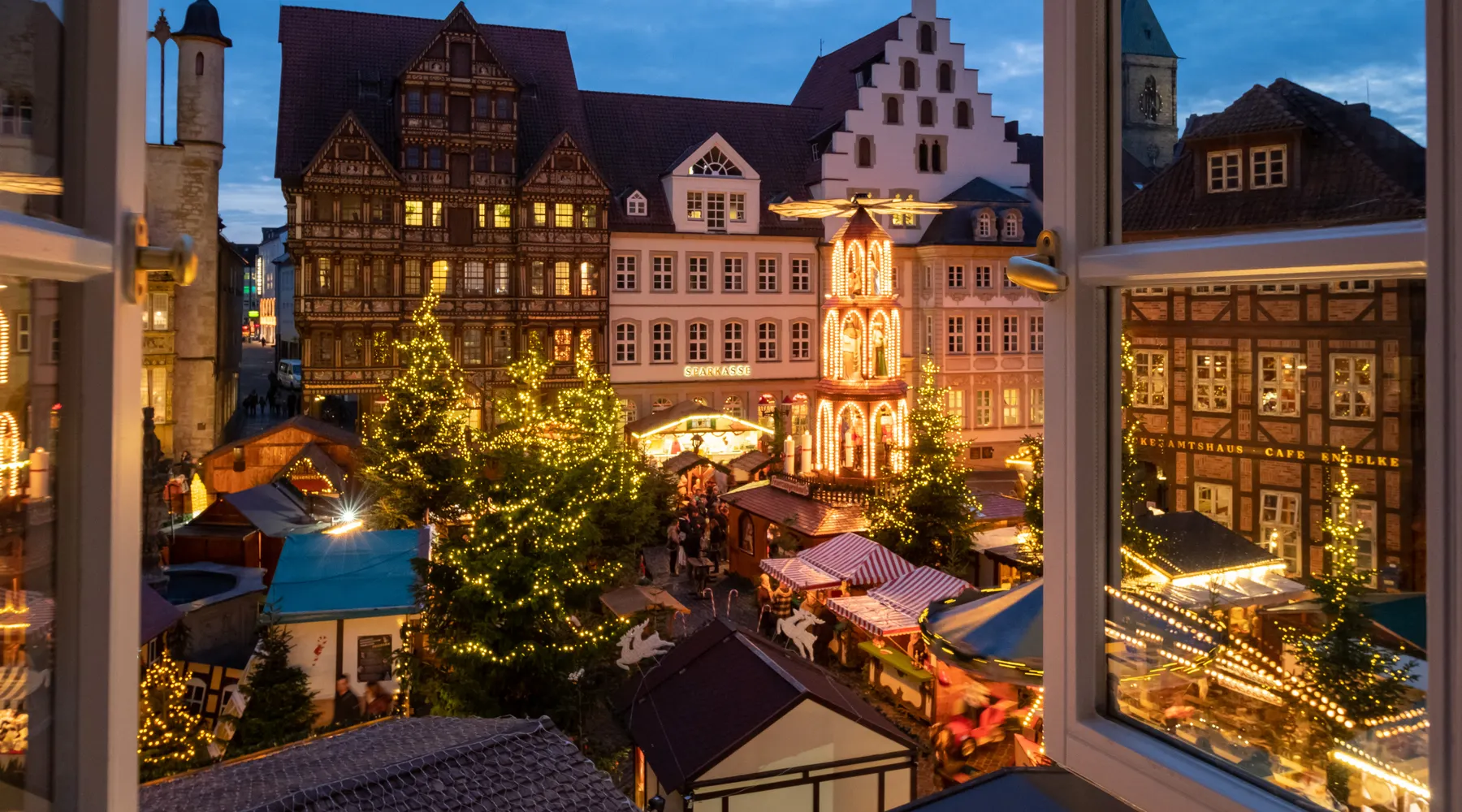 The Hildesheim Christmas market, as seen from one of our rooms.