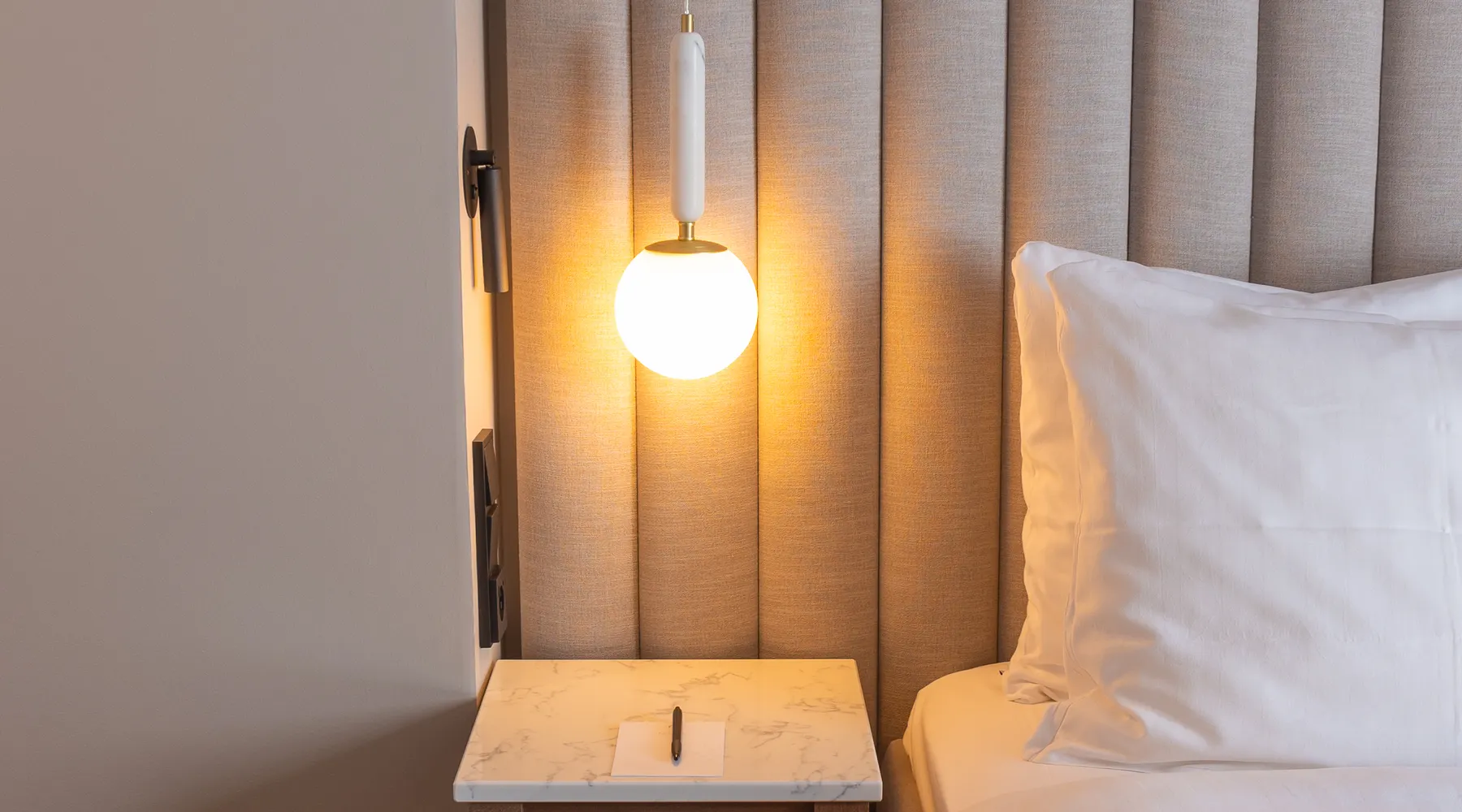 Executive#242 Detailfoto_Lampe_Bett