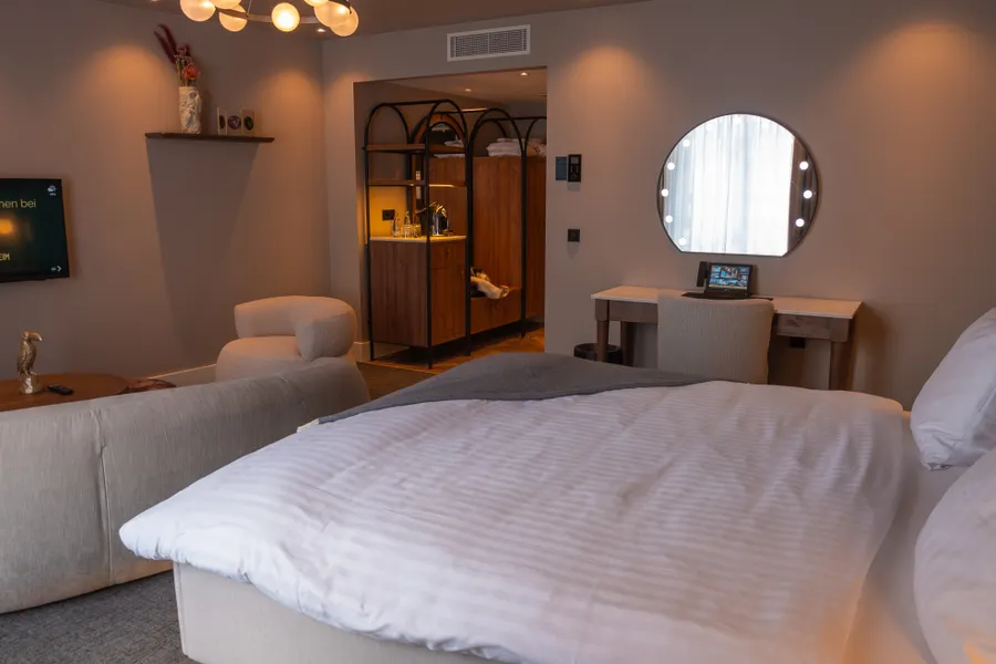 Executive#242 Zimmeransicht_Bett_Sitzecke