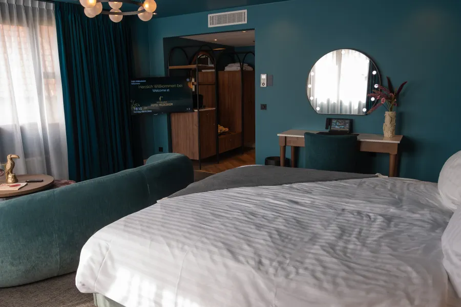Executive#342 Zimmeransicht_Bett_Sitzecke