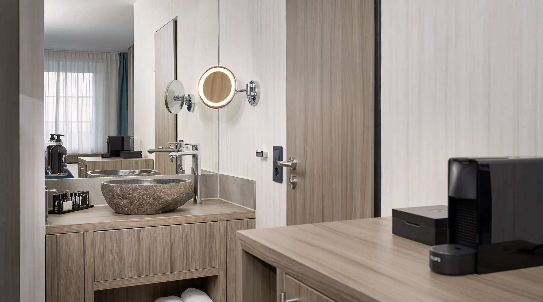 Superior room bathroom