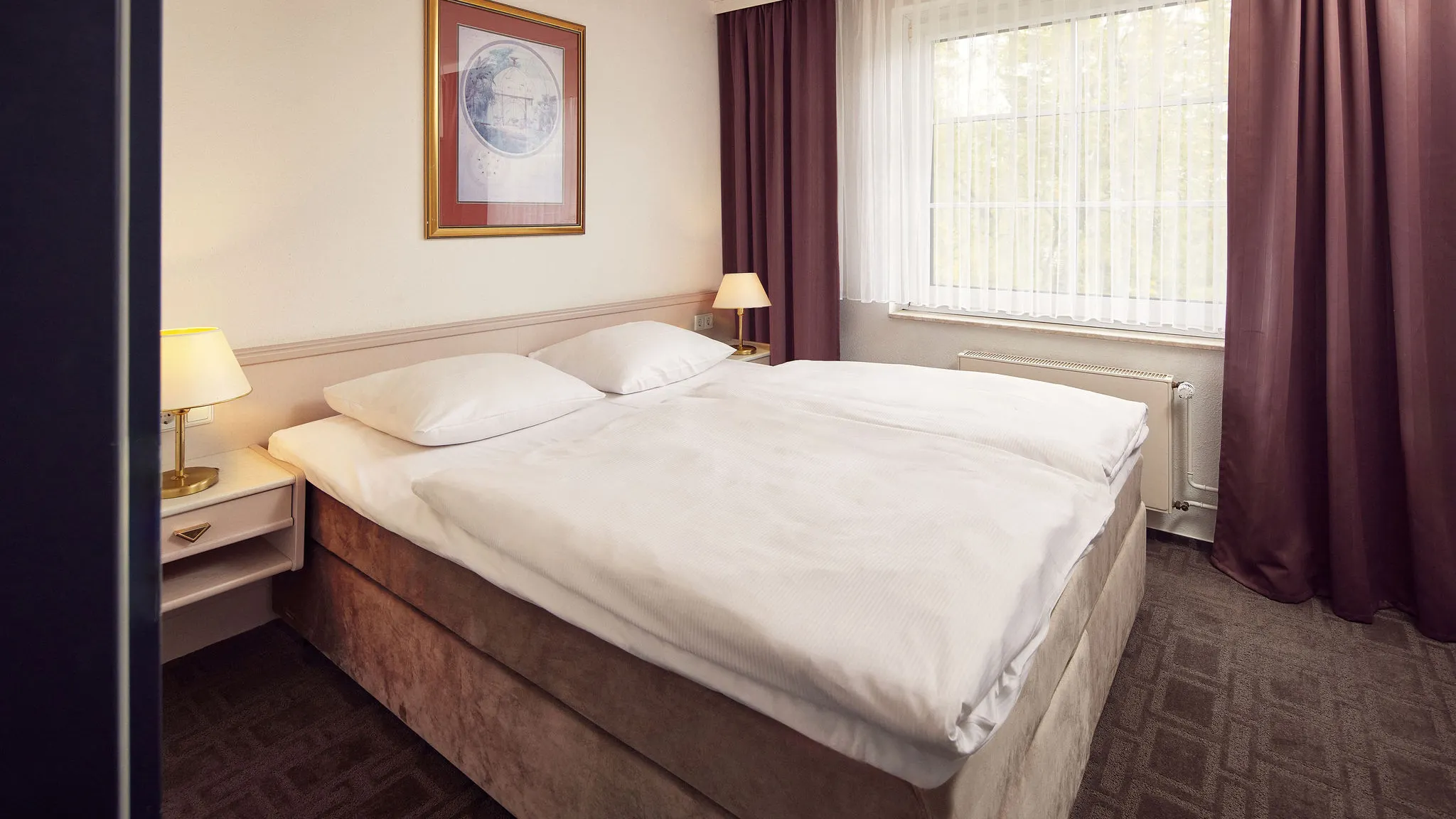 Junior suite bed