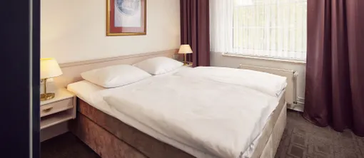 Junior suite bed