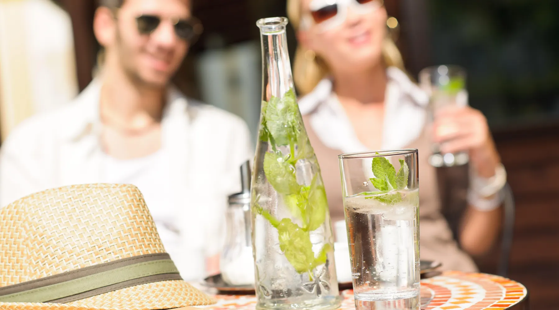 lente_voorjaar_terras_drankjes_zon