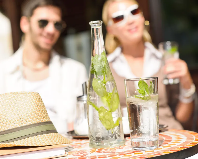 lente_voorjaar_terras_drankjes_zon