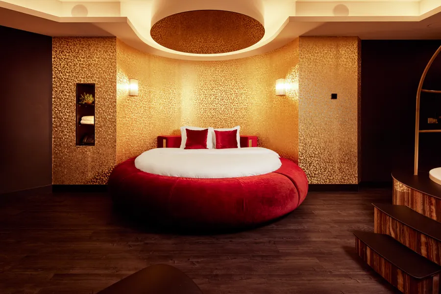 moulin rouge bed