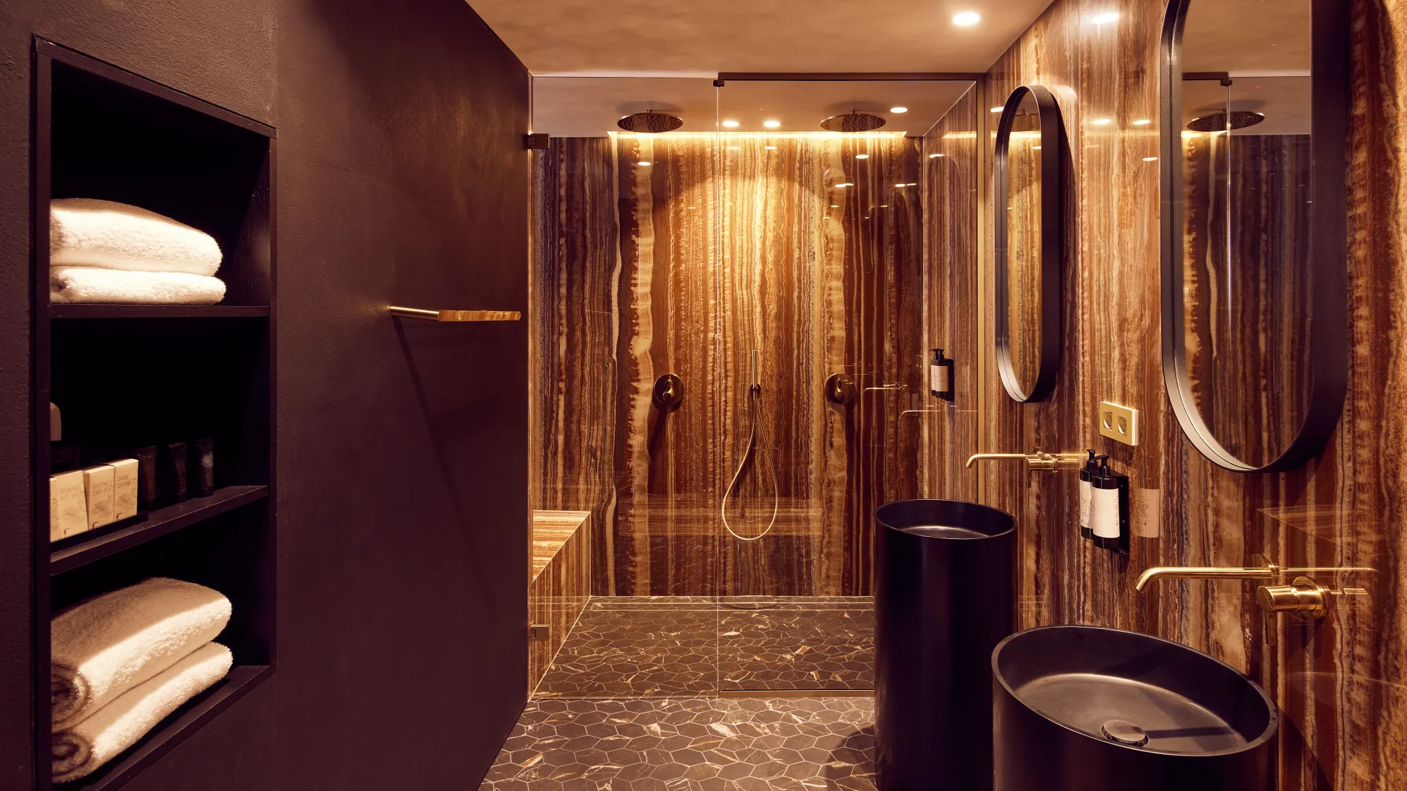 Moulin rouge badkamer