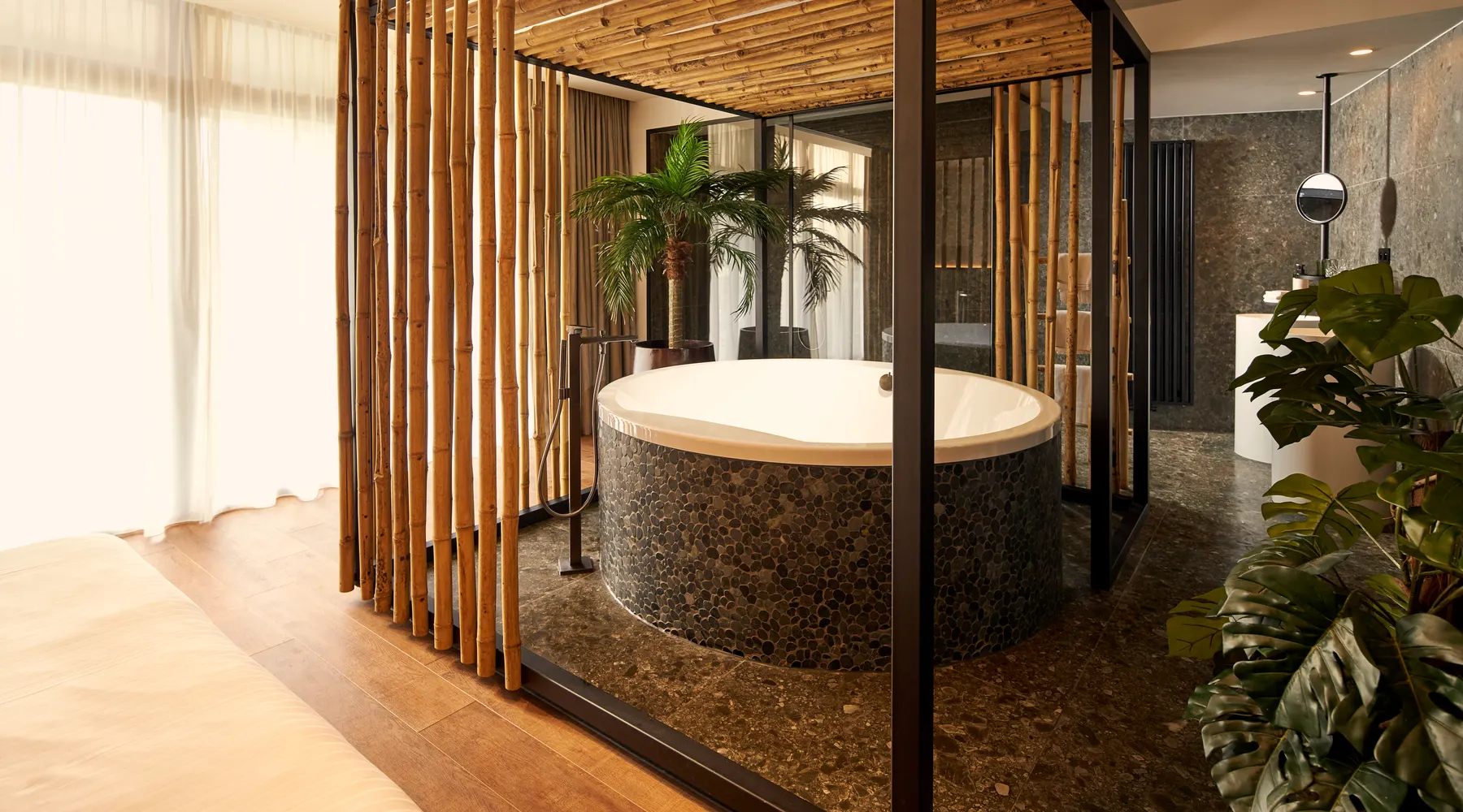 Lagoon jacuzzi