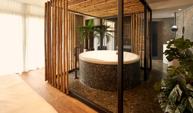 Lagoon jacuzzi