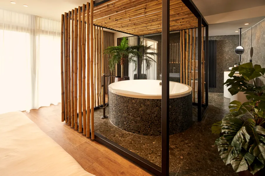 Lagoon jacuzzi