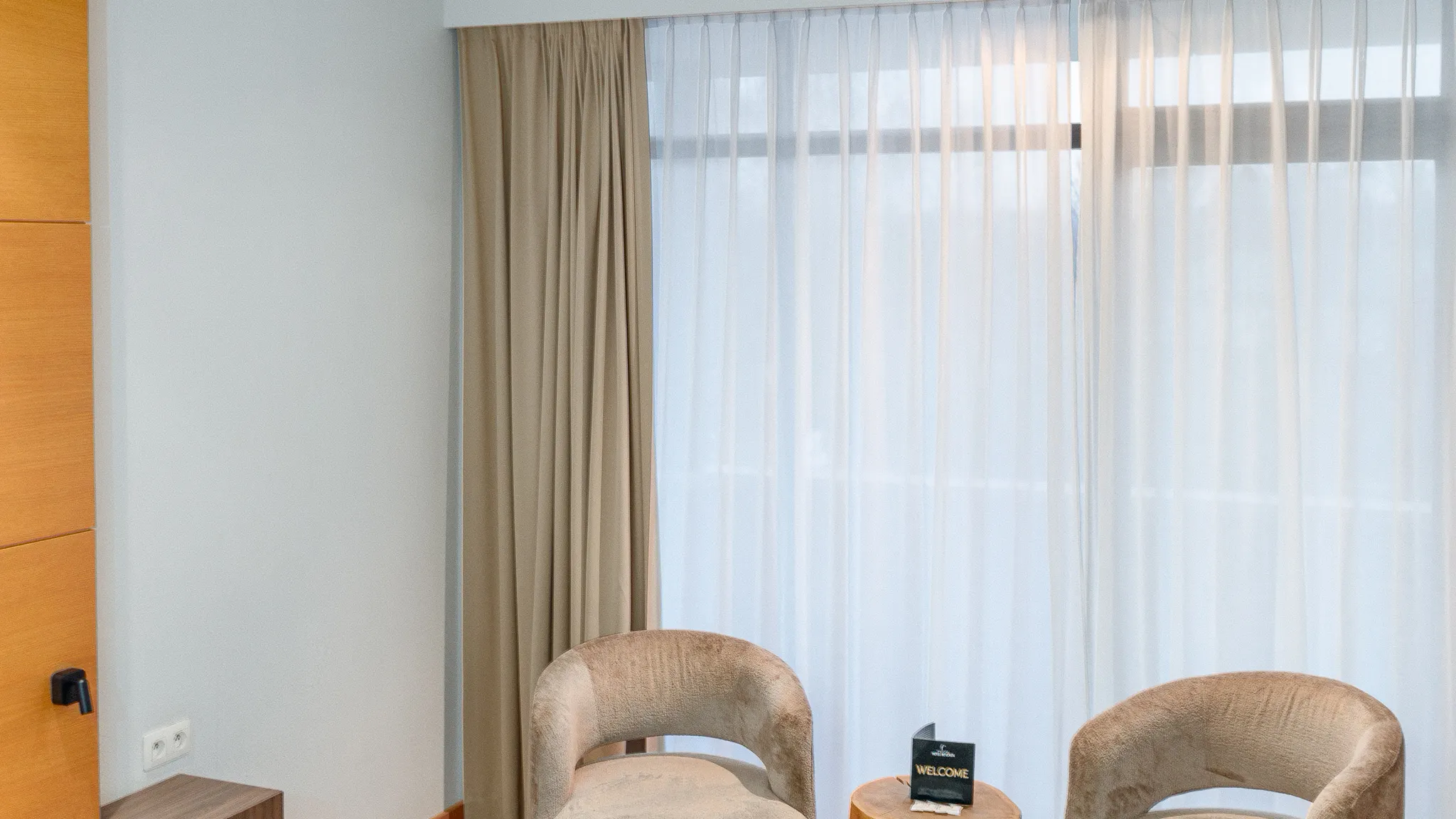Comfort room - new furniture 1
