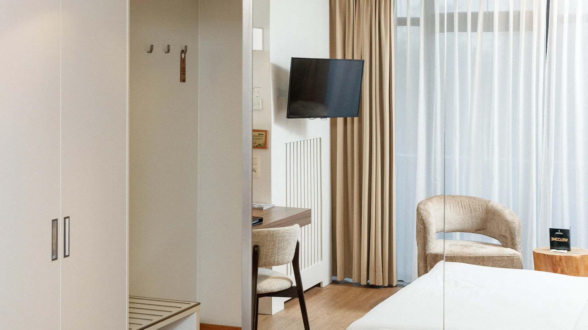 Comfort room - new furniture 2