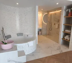 salle de bain pour la suite nuptiale