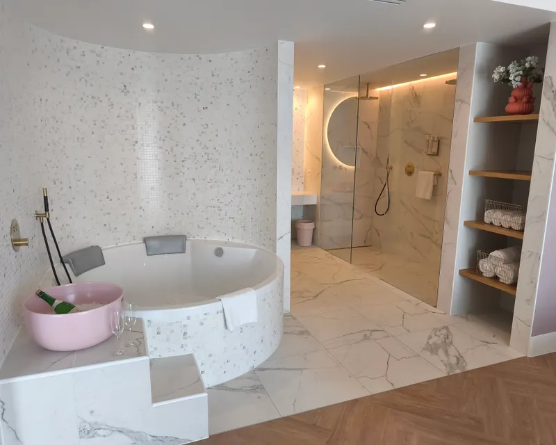 bridal suite bathroom
