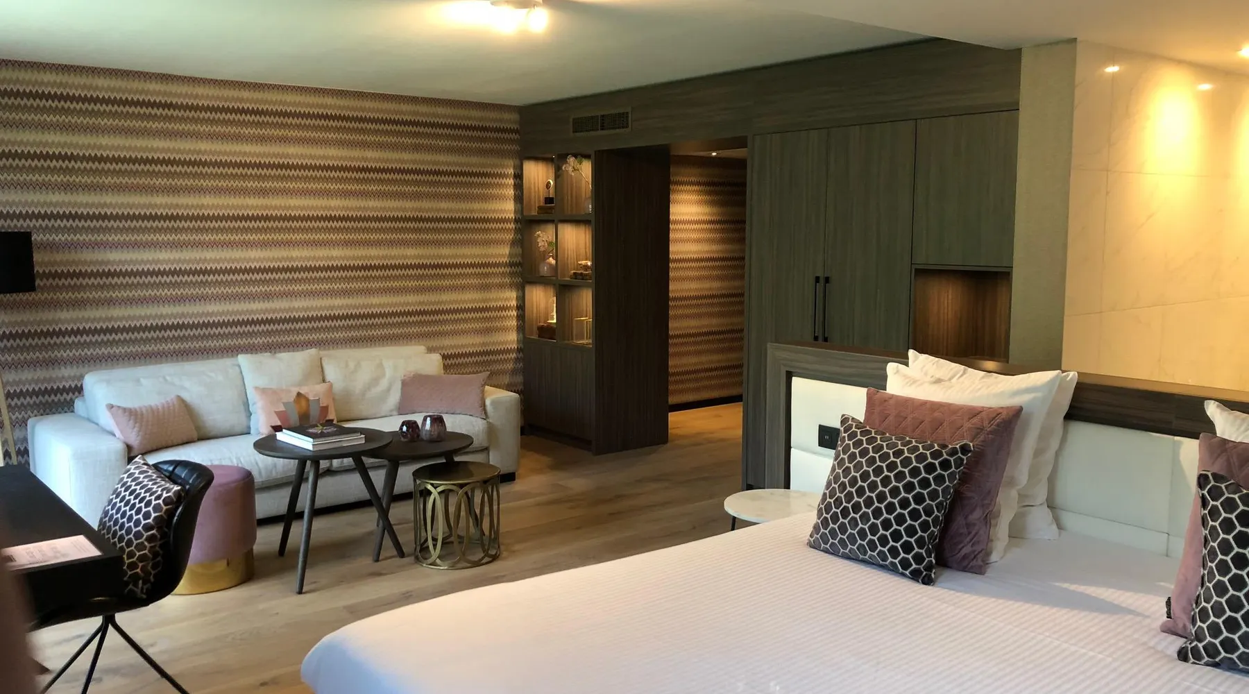 Empire suite