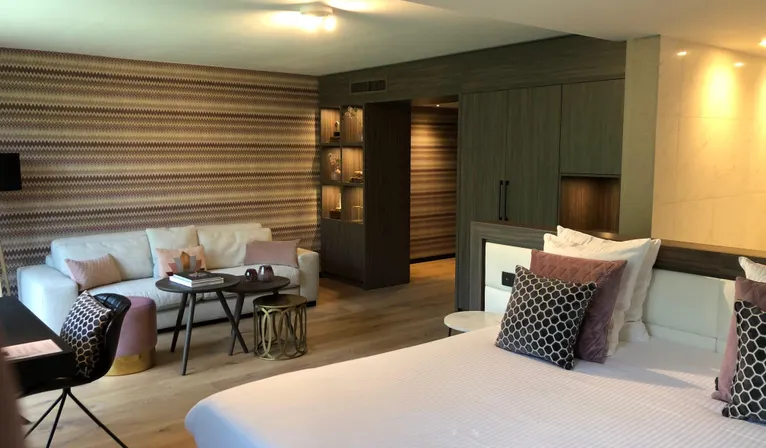 Empire suite