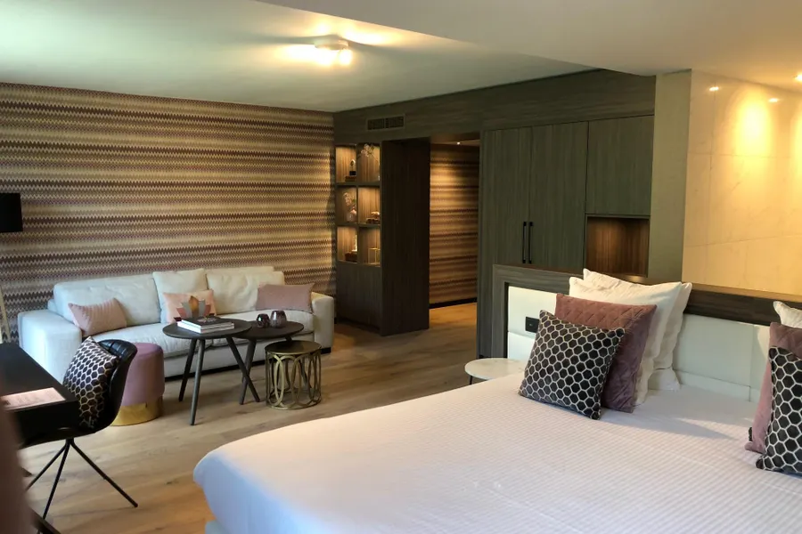 Empire suite