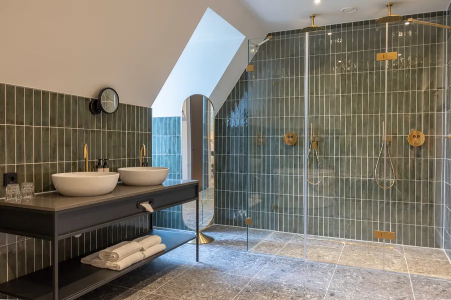 luxury barhroom suite