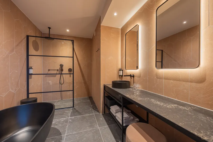 luxury bathroom suite