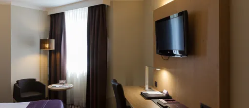Bureau fonctionnel dans la chambre économique de l’hôtel Van der Valk Nivelles