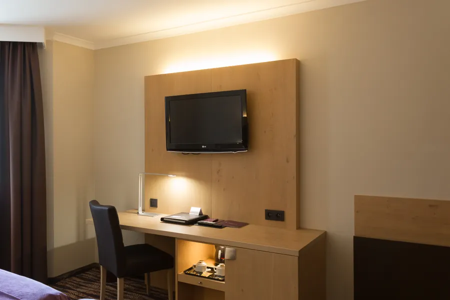 Bureau fonctionnel dans la chambre économique avec lits jumeaux à Nivelles