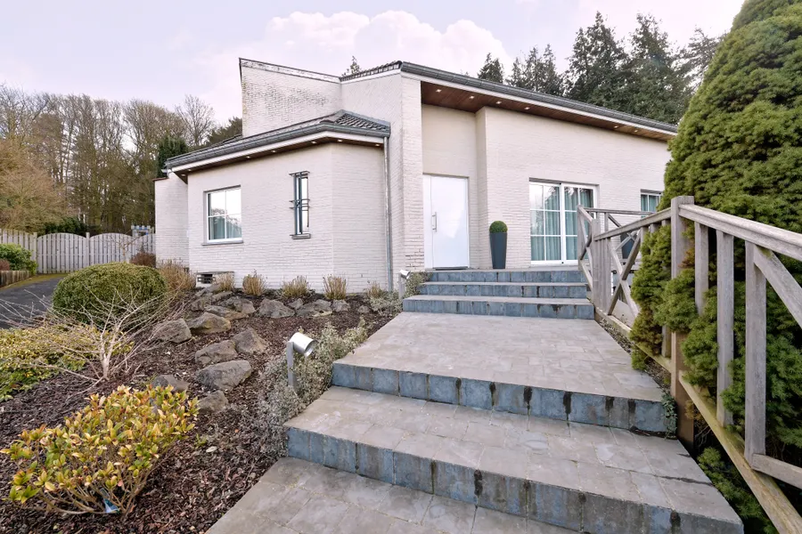 Outside view of the villa 4