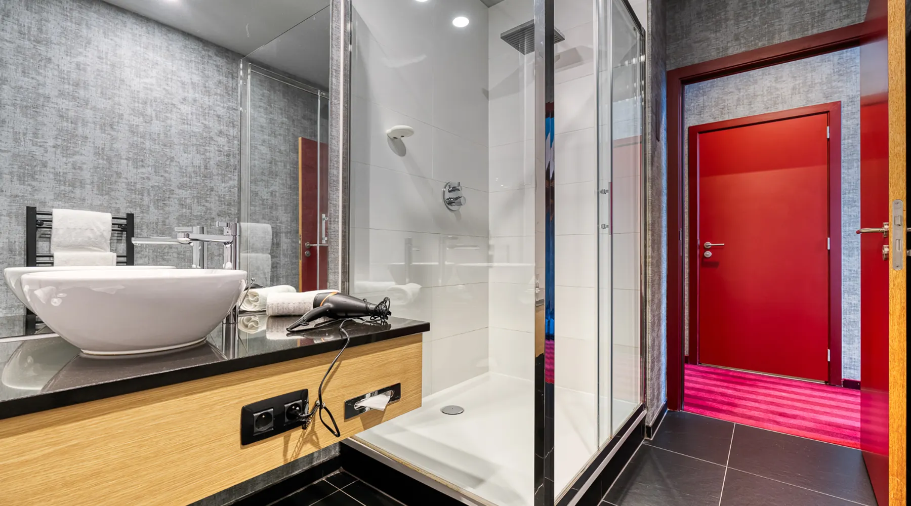 Douche dans la Suite Wellness à Verviers