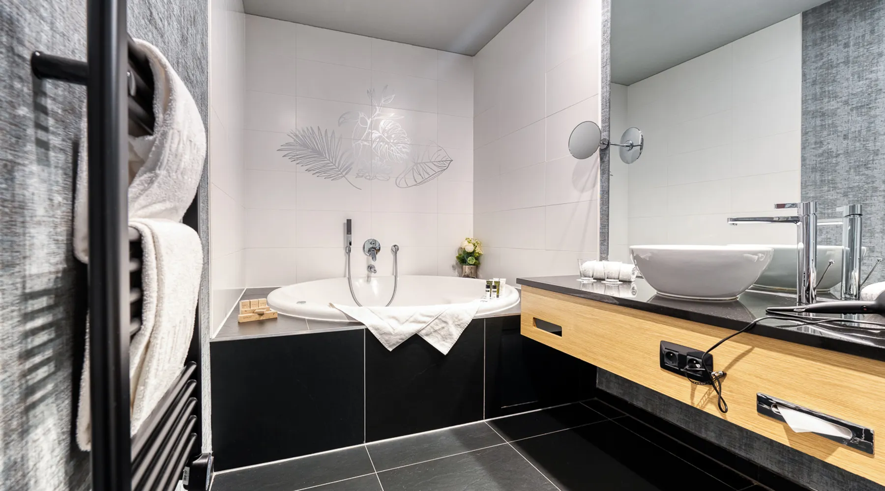 Bain à remous rond (jacuzzi) dans la Suite Wellness à Verviers