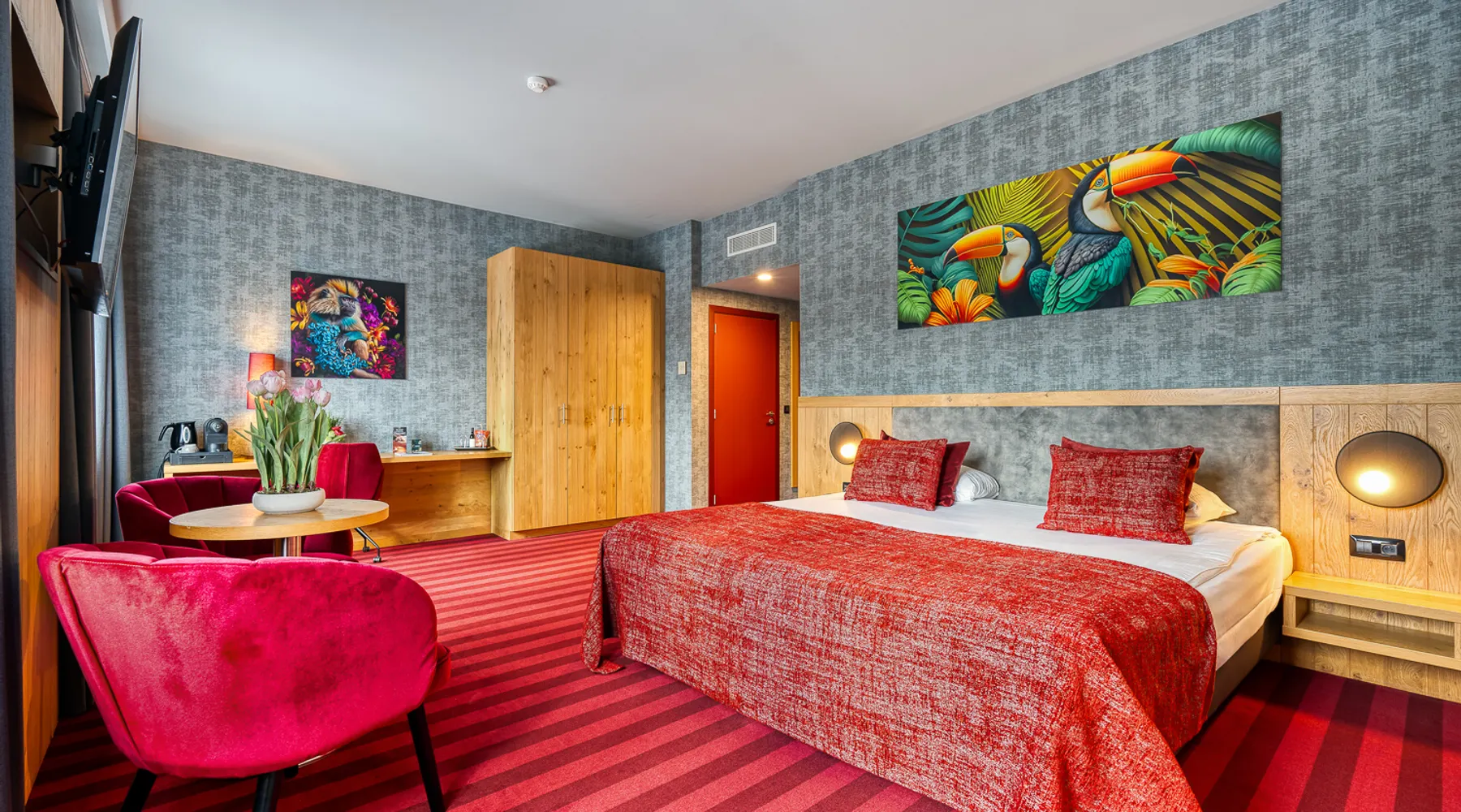 Chambre Standard Double avec coin bureau, mini-bar et télévision à l’hôtel Van der Valk Verviers, idéale pour un séjour en Wallonie.