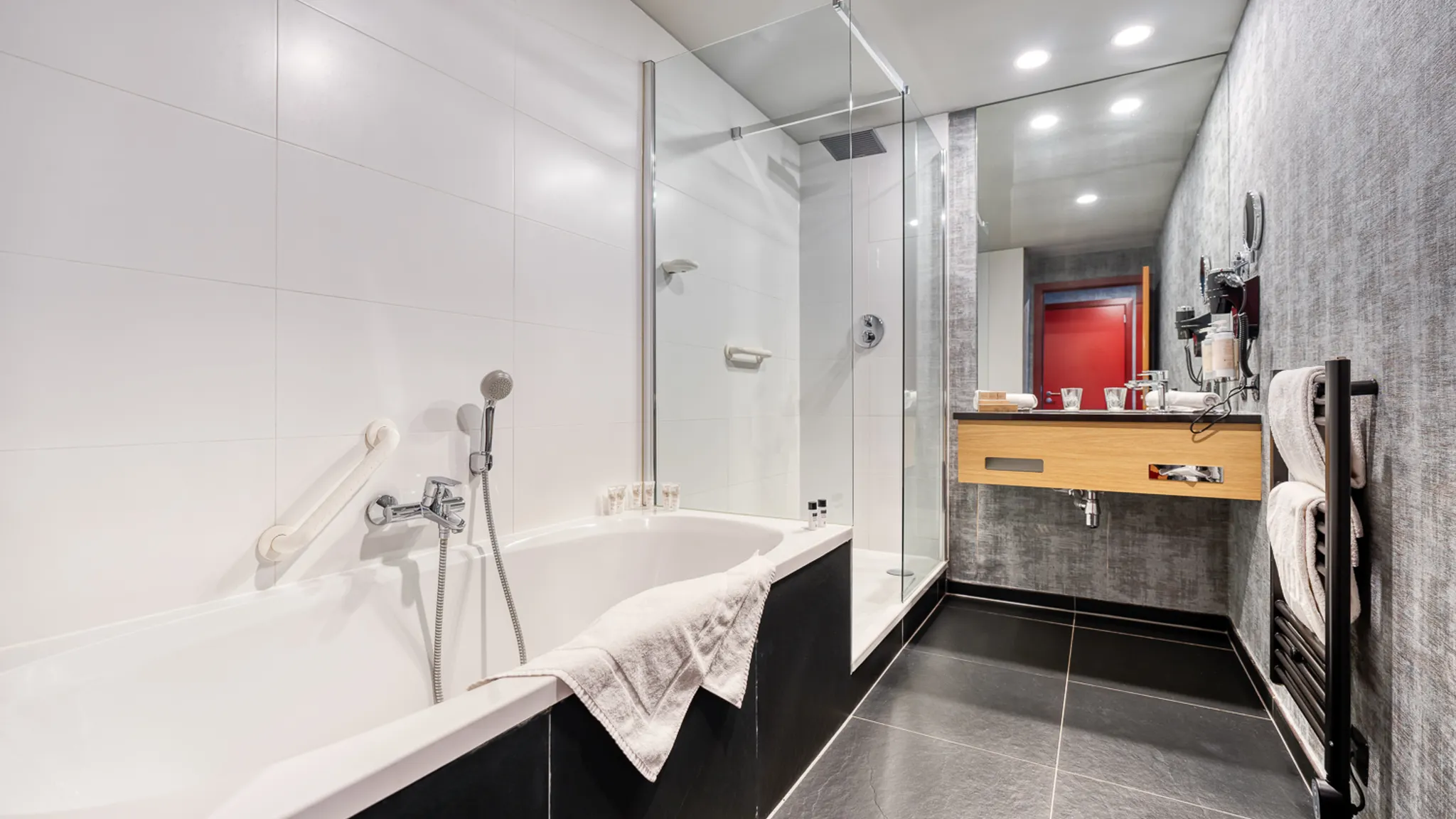 Salle de bain moderne de la chambre Standard Twin à Verviers