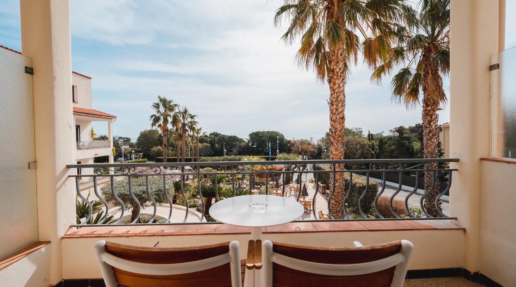 Chambre 3 pers vue jardin avec balcon