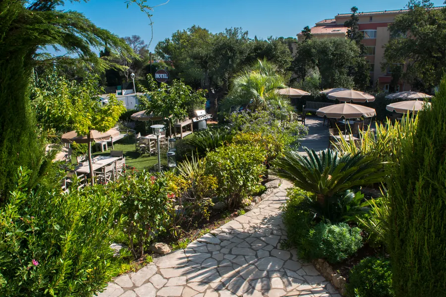 Luxe Room Garden view with balcony