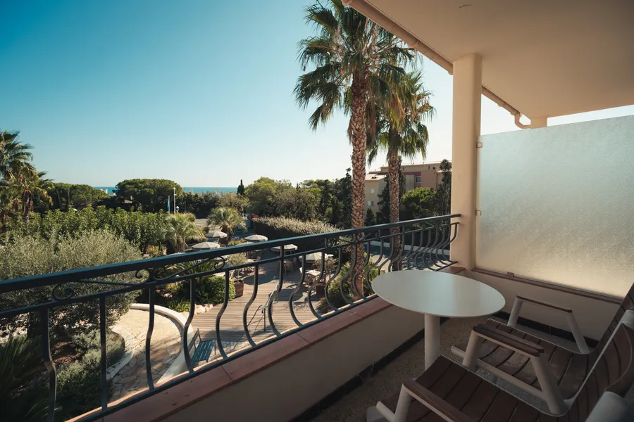 Luxe Room Garden view with balcony