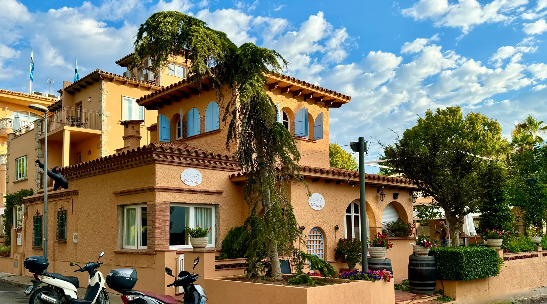 outside la casita