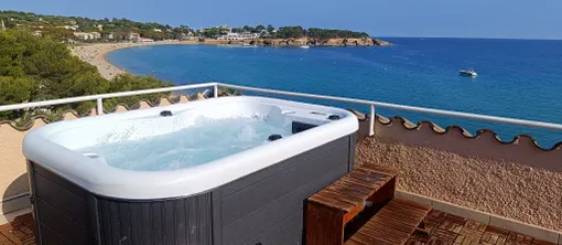 Terrassa amb vistes al mar i jacuzzi
