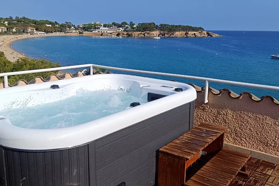 Terrasse avec vue sur mer et jacuzzi