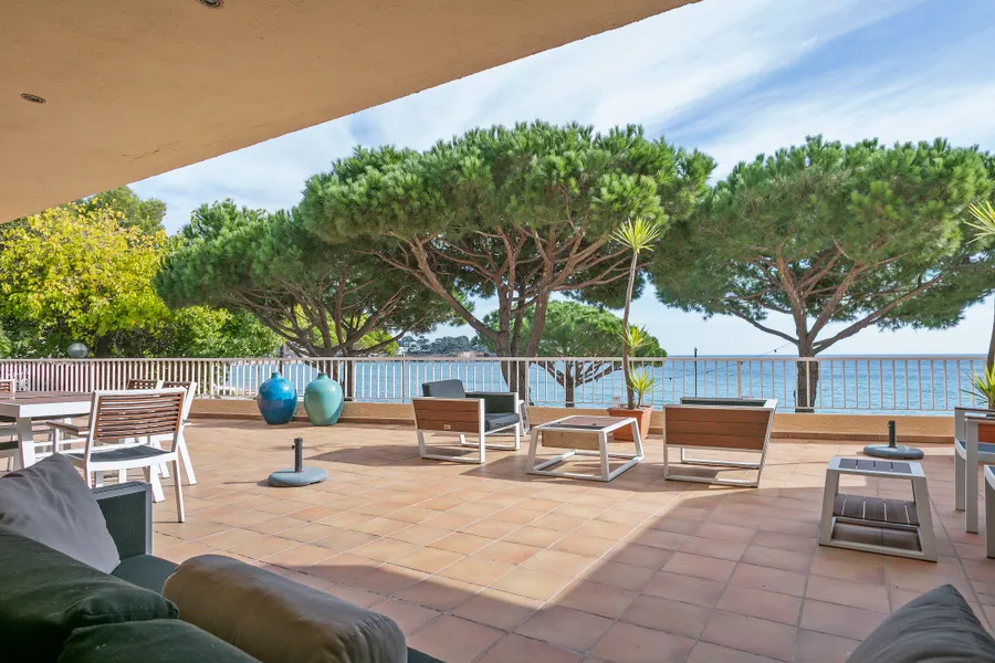 Terrasse avec vue sur mer