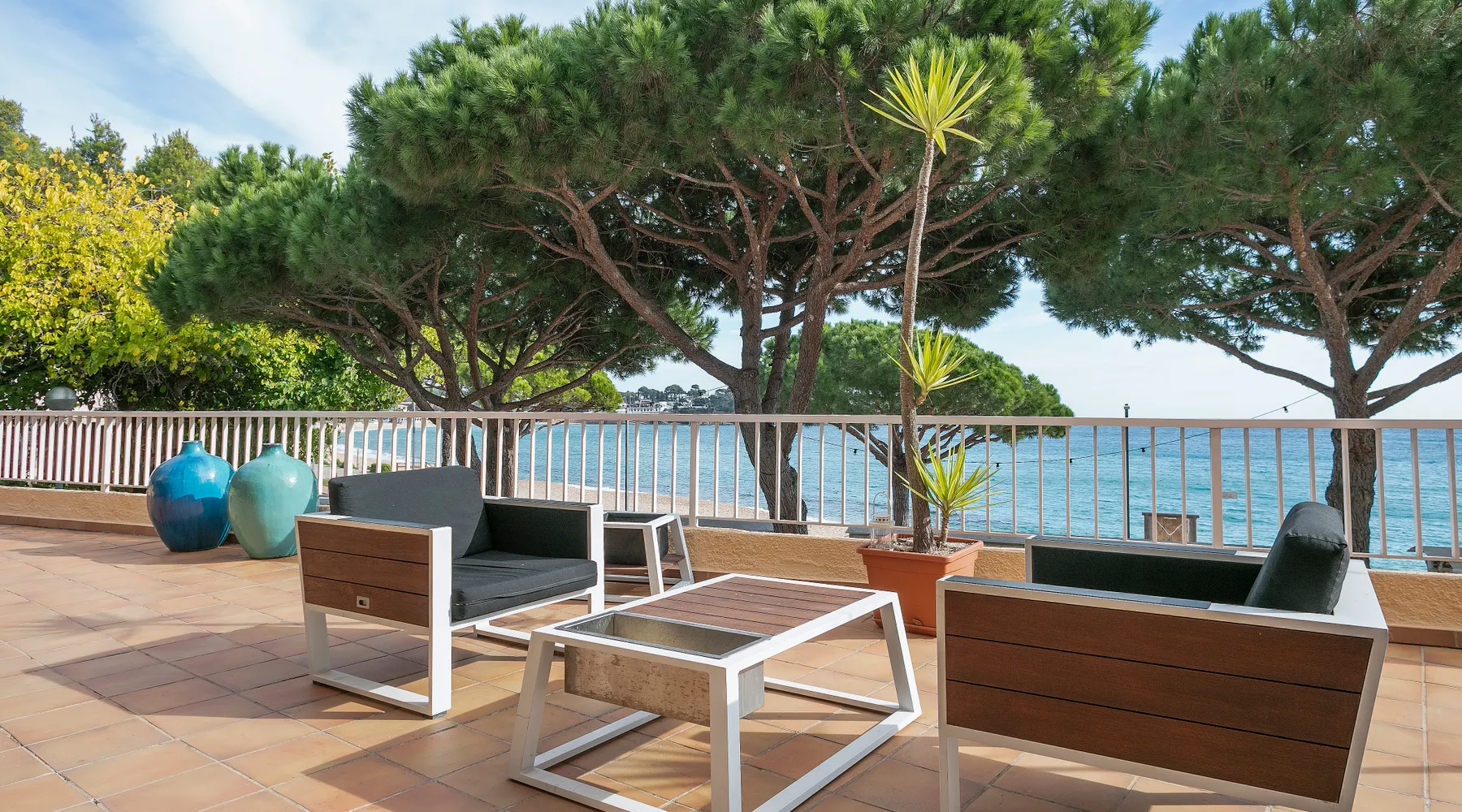 Terrasse avec vue sur mer