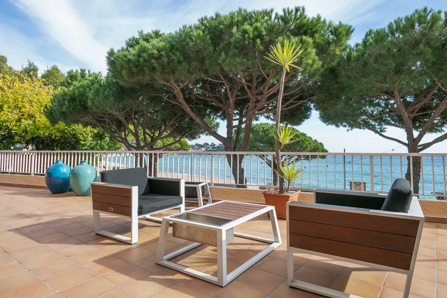 Terrasse avec vue sur mer