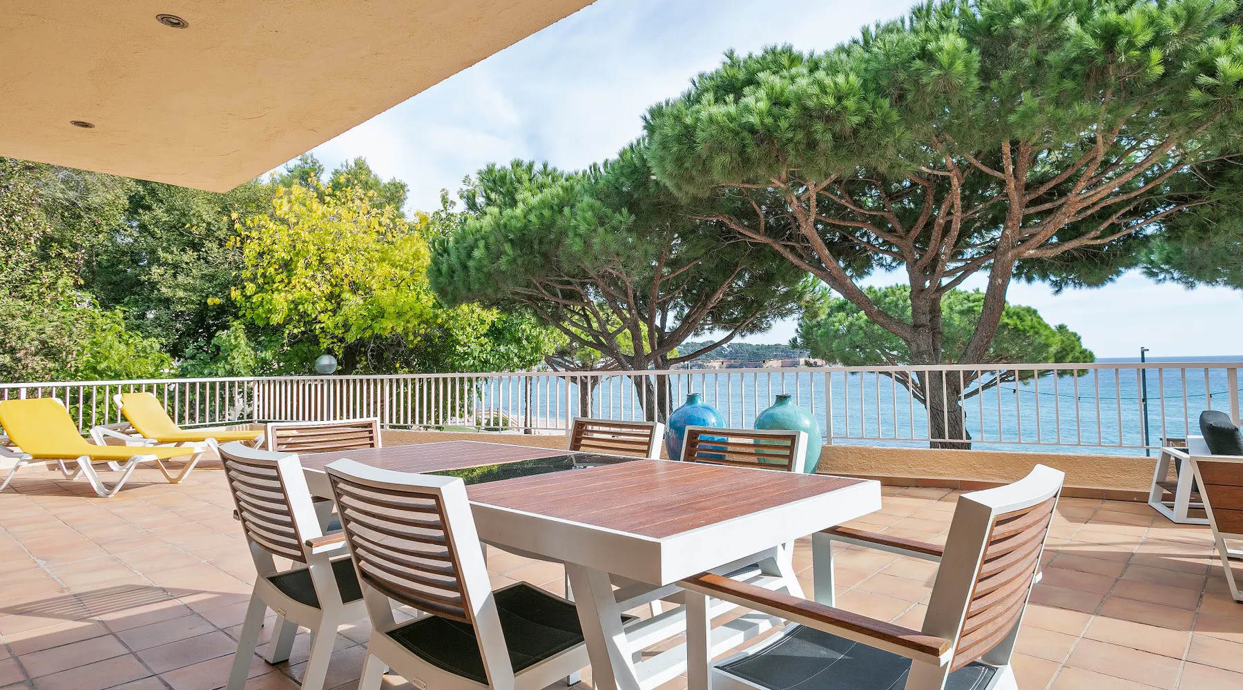 Terrasse avec vue sur mer