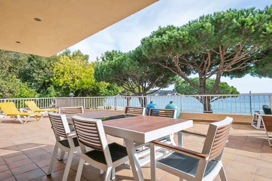 Terrasse avec vue sur mer