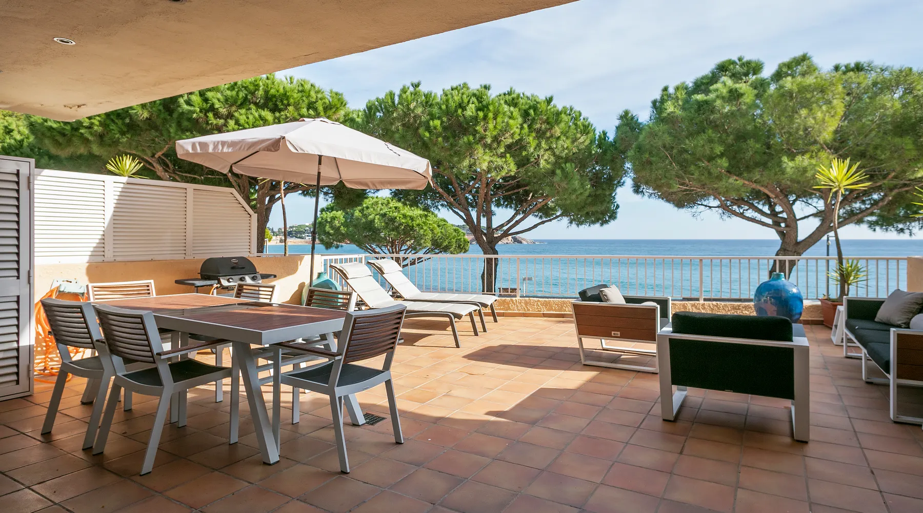 Terrasse avec vue sur mer